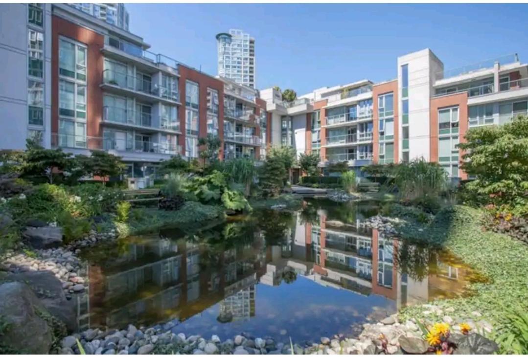 Beautiful 1 Bedroom In The Heart Of Downtown: Parking, Pool & Gym Vancouver Exterior photo